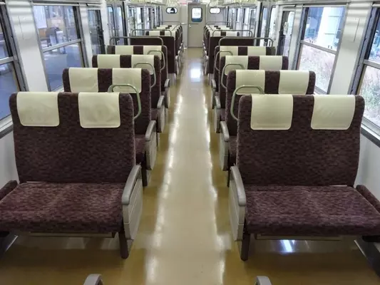 そこに座るんかぁぁい 空いた電車でカップルがまさかの行動 動揺の叫びに共感相次ぐ 21年9月11日 エキサイトニュース