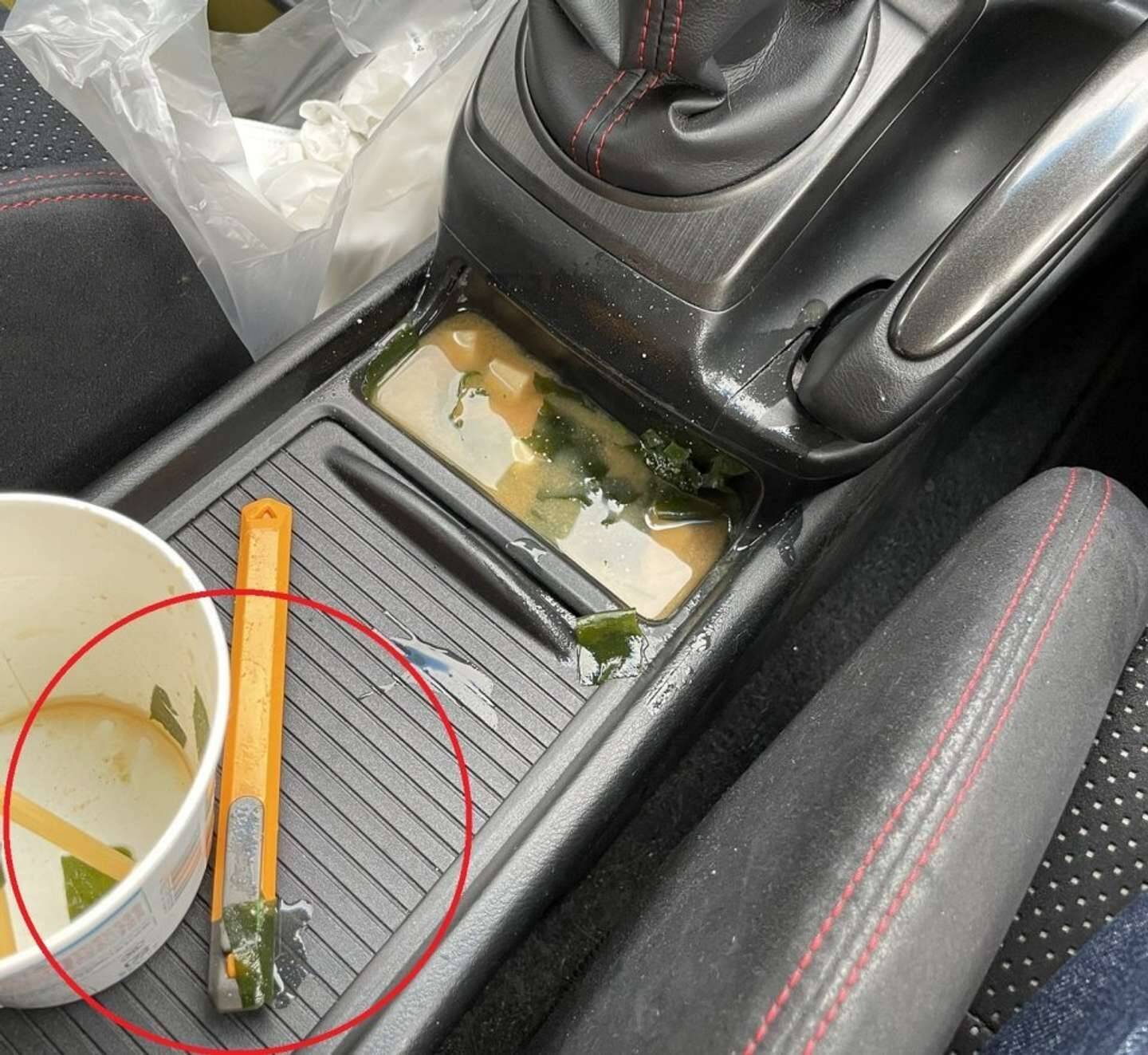運転席から衝撃の報告 朝食の味噌汁が まさかの場所に注がれてしまった件 21年7月8日 エキサイトニュース