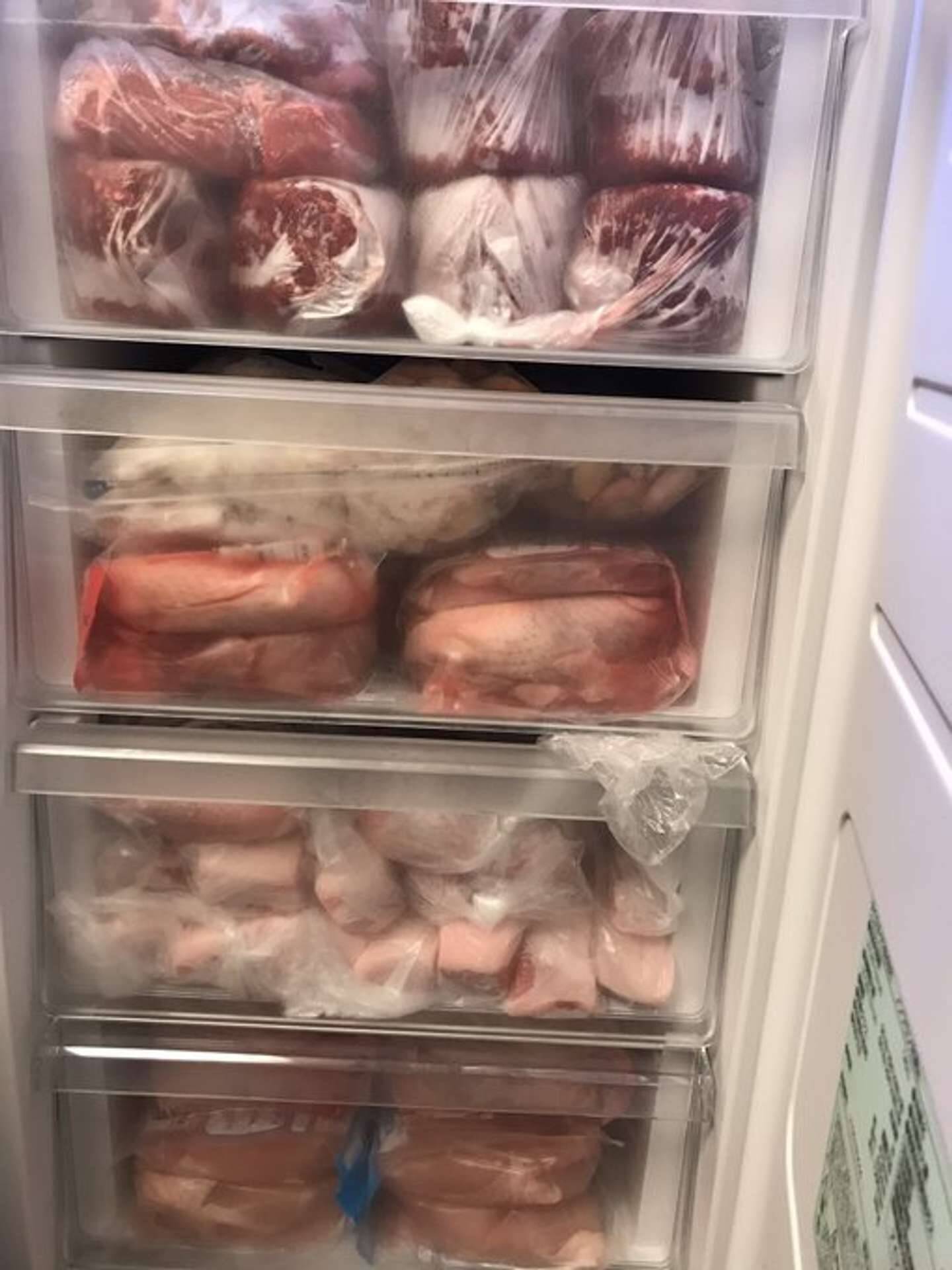 これが個人宅の冷凍庫 だと コストコで 肉37キロ をまとめ買いした夫婦に反響 ライオン飼うてるんかいな 21年9月8日 エキサイトニュース 2 2