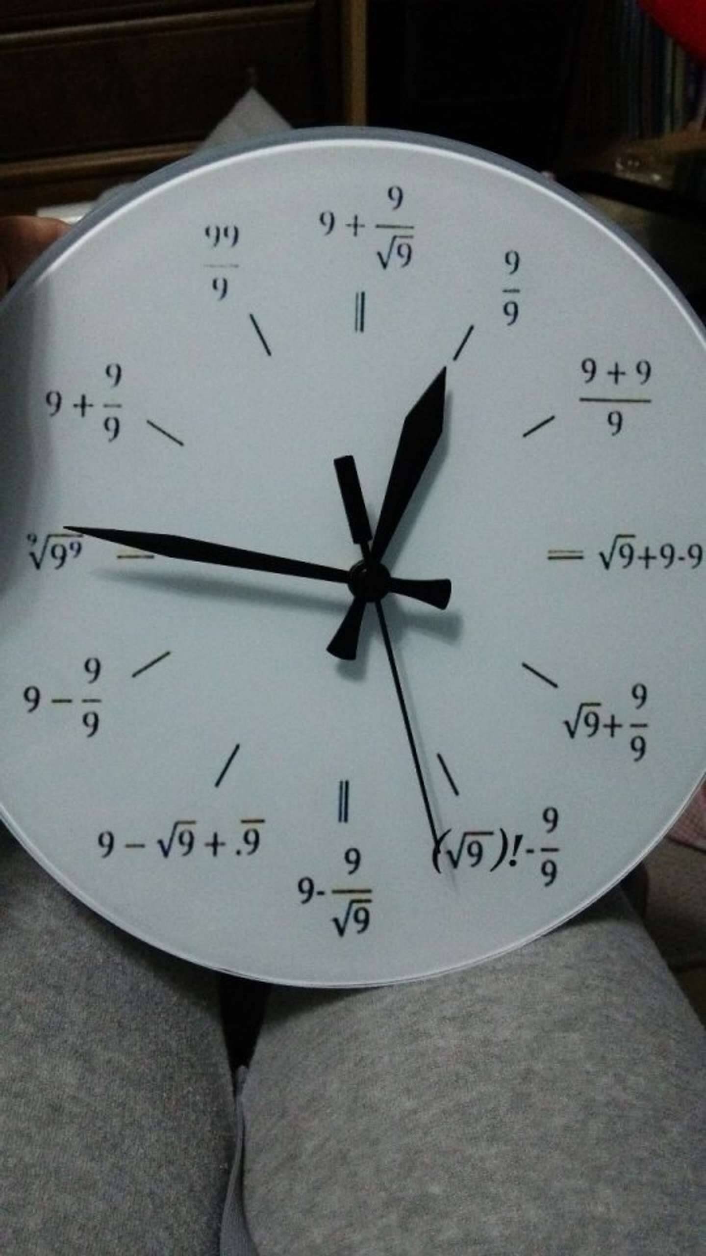 脳が思考を拒否してくる 数学loverが愛用する壁掛け時計に反響 文系 無理 泣く 21年9月13日 エキサイトニュース 脳が思考を拒否してくる 数学loverが愛用する壁掛け時計に反響 文系 無理 泣く 21年9月13日 エキサイトニュース