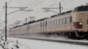 「大混雑の急行列車、おじさんとはぐれた小学生の僕。若いお姉さんに声をかけられて」（千葉県・60代男性）