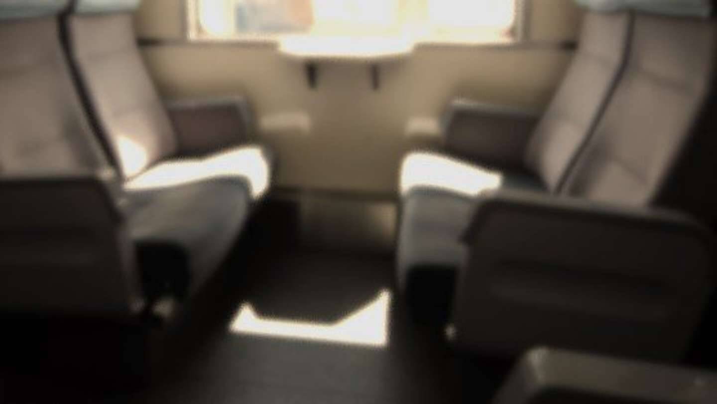 「大混雑の急行列車、おじさんとはぐれた小学生の僕。若いお姉さんに声をかけられて」（千葉県・60代男性）