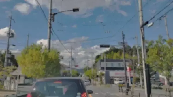 「「渋谷で見知らぬ若い女性にしてもらった道案内。『すぐ乗って』と言われ乗った電車の窓から見えたのは...」」の画像