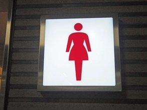 「3歳の息子を連れて行った駅のトイレ。『もれそう』と言う息子に、前に並ぶ女性が声をあげ...」（大阪府・40代女性）