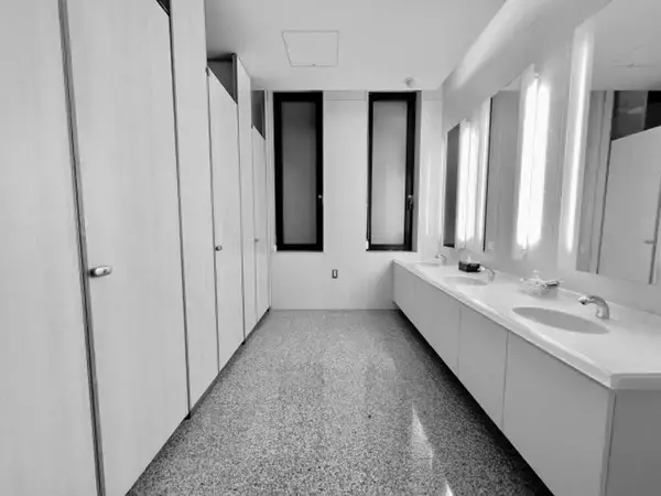 「「3歳の息子を連れて行った駅のトイレ。『もれそう』と言う息子に、前に並ぶ女性が声をあげ...」（大阪府・40代女性）」の画像