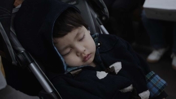 「電車の中で体調が悪くなったベビーカーの息子。車内で吐いてしまうと、隣の席の女性客が...」（茨城県・40代女性）