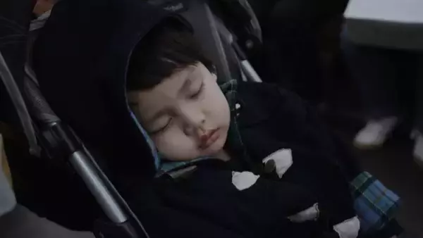 「電車の中で体調が悪くなったベビーカーの息子。車内で吐いてしまうと、隣の席の女性客が...」（茨城県・40代女性）