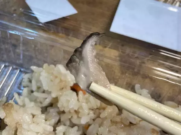 「原材料表示に「松茸」書いてあるものの...　スーパー玉出の「松茸風ご飯」235円に入っていたのは？」の画像