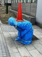 ヤバいものを目撃してしまった...？　札幌の公園で撮影された「拷問を受けてる人」にしか見えないサムシング