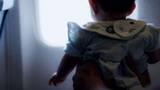 「「『貸しなさい！』飛行機でグズる私の赤ちゃんを取り上げた隣の中年男性。そのまま到着するまでずっと...」（60代女性）」の画像1