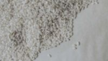 自転車ごと橋から転落、積んでいた米袋が破れて大ピンチ　お米をかき集めて店に持っていった結果（神奈川県・60代男性）