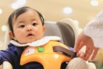 「生後4か月の赤ちゃんを連れてスーパーへ。子供用カートに乗せようとしてたら、見知らぬおばさんが...」（奈良県・30代女性）