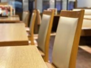 「若い男女が使った席を片付けようとした私。卓上の紙ナプキンを見るとそこには...」　ファミレスバイトの思い出