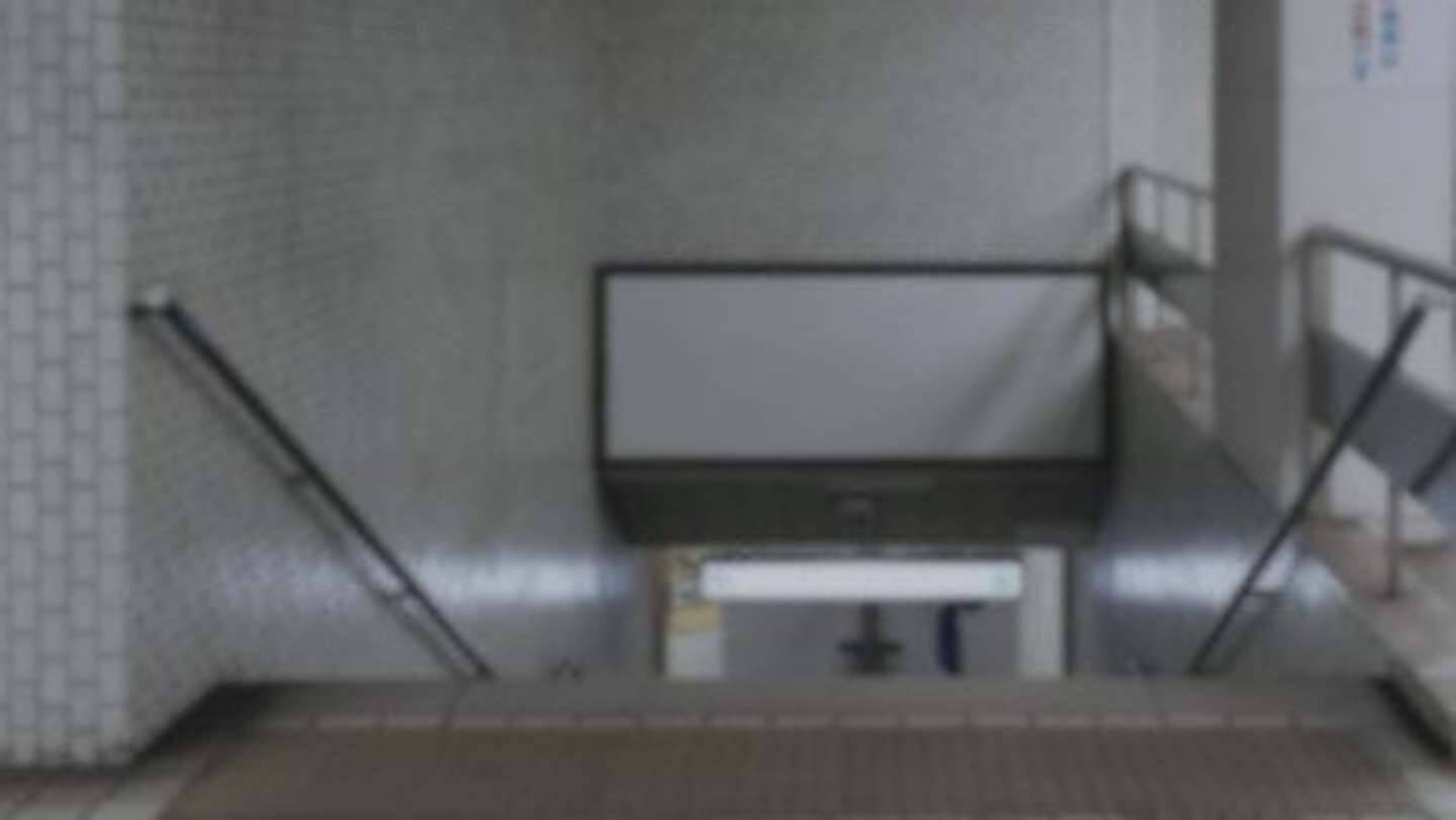 「ベビーカーに1歳息子を乗せて外出した私。駅の階段が空いてから下りようと待ってたら、男子高校生が」（神奈川県・50代女性）