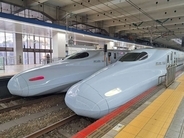 「満席の新幹線で、並びの席が取れなかったらしい旅行者夫婦。席を代わってあげたら、その後...」（大阪府・50代男性）