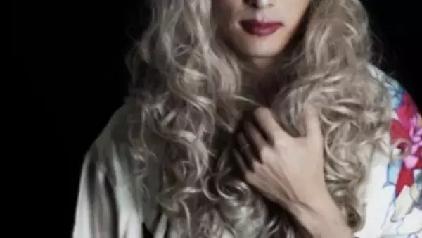 「「どしゃ降りの雨の夜、信号待ちをしていた私。そこに女装の男性が近付いてきて...」（宮城県・40代）」の画像