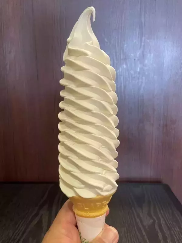 「デッカ！！」「これ食べるために富山行こ」　これで330円...「万葉の里 高岡」の〝激安巨大ソフト〟に1.6万人驚がく