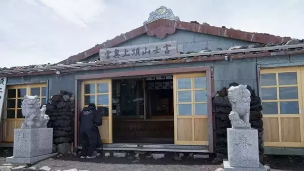 「「結婚3年目の記念に夫と二人で富士登山。体力に自信のない私は、下山中に足が痛くなり...」（愛知県・30代女性）」の画像