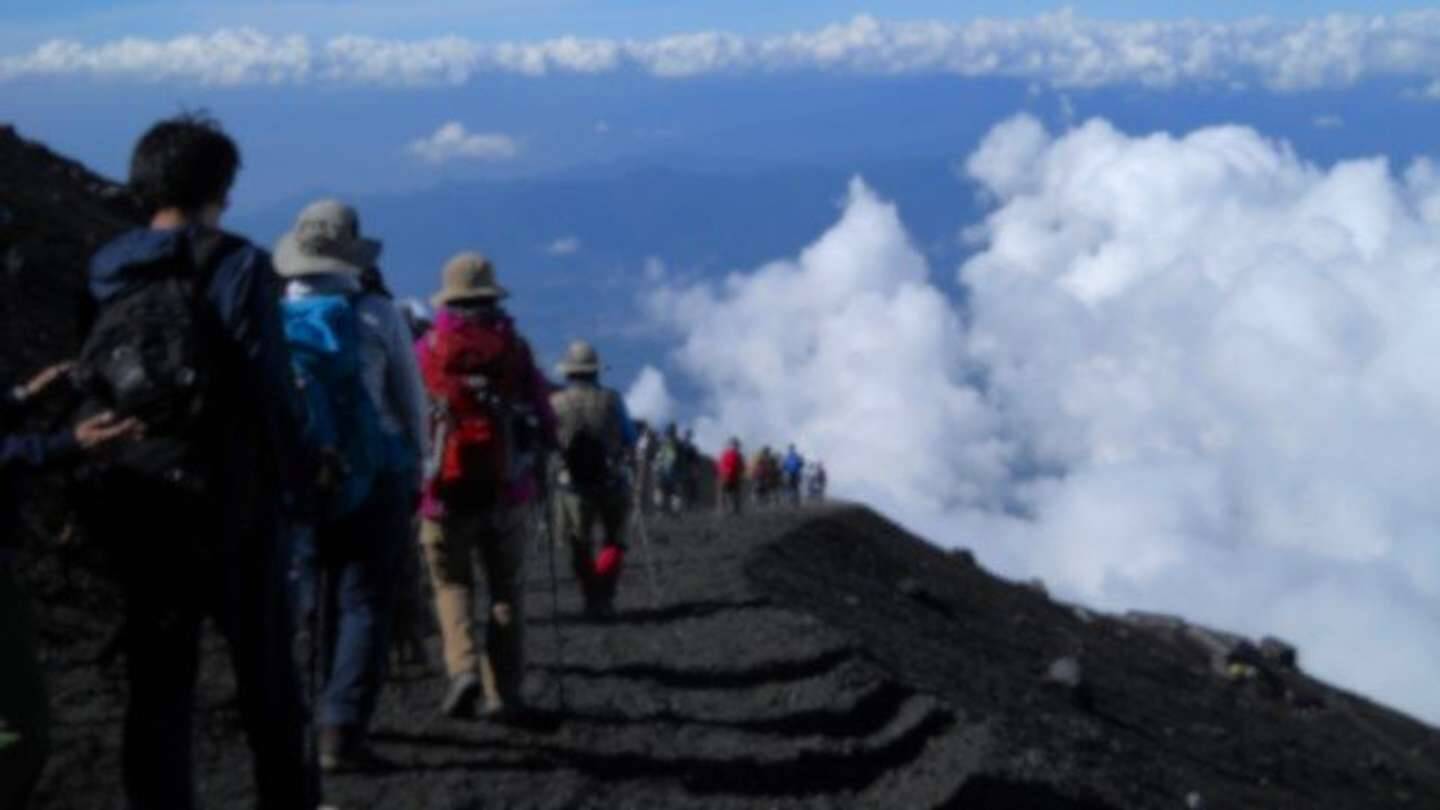 「結婚3年目の記念に夫と二人で富士登山。体力に自信のない私は、下山中に足が痛くなり...」（愛知県・30代女性）