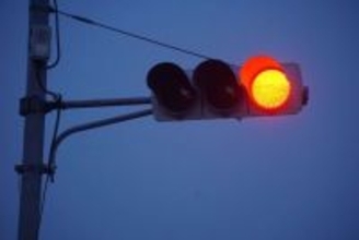 信号待ちをしていると後ろから来たトラックが前に停車　降りてきたドライバーが父に向かって（大阪府・50代男性）