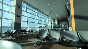 「ひとりで初めての飛行機に乗り込んだ娘。真新しいスーツを着ていたからCAの女性に...」