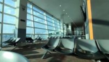 「ひとりで初めての飛行機に乗り込んだ娘。真新しいスーツを着ていたからCAの女性に...」