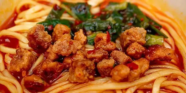 「名古屋生まれの「エイリアン」全国のファミマへ出撃　台湾ラーメン「味仙」監修カップ麺はどんだけ辛い？」の画像