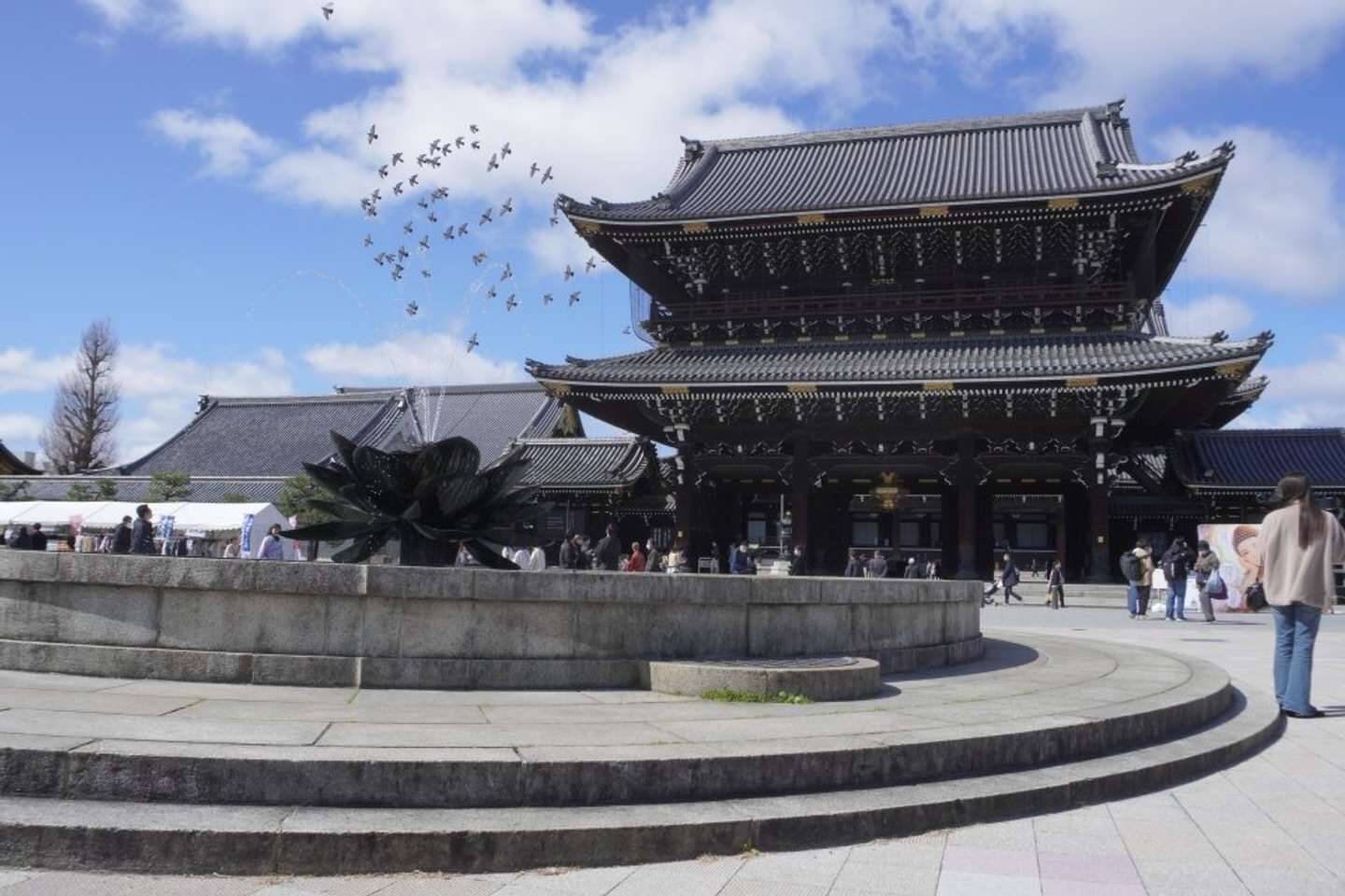 アフロ仏に〝ギャル尼僧〟まで！？　色んなお坊さんに恋愛相談できる「恋バナ縁日」に行ってみた