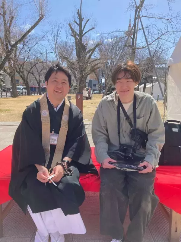 「アフロ仏に〝ギャル尼僧〟まで！？　色んなお坊さんに恋愛相談できる「恋バナ縁日」に行ってみた」の画像
