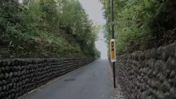 「頭から足まで血まみれで下校してきた小1娘。連れ帰ってきた見知らぬ女性の話によると...」