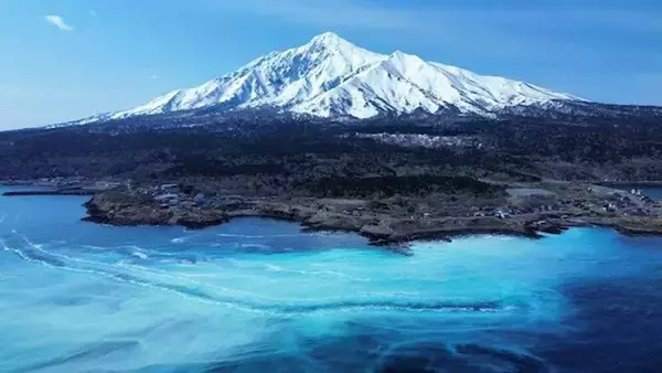 「綺麗すぎてアニメやゲームの映像なのかと錯覚する」　北海道・利尻の春の風物詩「群来」は知らなきゃ損