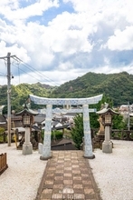 「佐賀に行く理由一個増えた」　珍しくて美しい〝青い磁器の鳥居〟に7000人うっとり