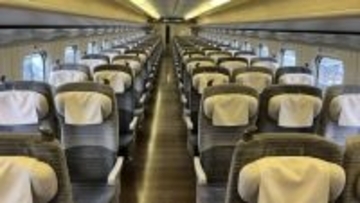 「1歳娘を抱っこしたまま、乗車率100％超の新幹線へ。車内で立っていると中年男性が何度も何度も」（岩手県・40代女性）