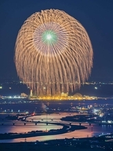 14キロ離れた場所から「桑名水郷花火大会」二尺玉を撮影すると...　大迫力の〝全体像〟に2.6万人驚がく