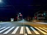 「「残業を終え、夜中の横断歩道を渡っていた私。後ろからほろ酔いの大学生たちが大声で」（東京都・50代女性）」の画像2