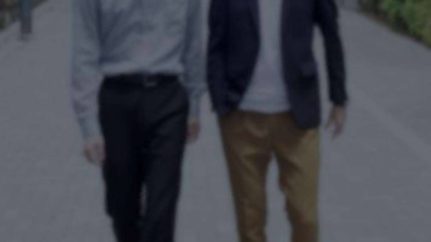 「残業を終え、夜中の横断歩道を渡っていた私。後ろからほろ酔いの大学生たちが大声で」（東京都・50代女性）