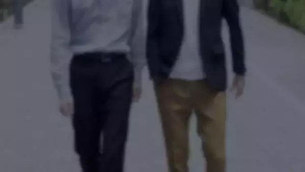 「「残業を終え、夜中の横断歩道を渡っていた私。後ろからほろ酔いの大学生たちが大声で」（東京都・50代女性）」の画像