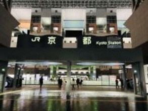 「幼い息子と一緒に雨に降られた京都旅行。傘なしで歩いてたら見知らぬ車から...」