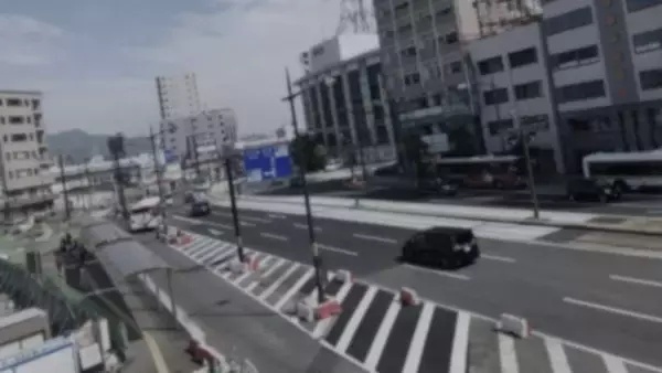 「途中まで乗せるから乗りなさい」　薄暗い道を歩く私の目の前に突如現れた二人（東京都・60代女性）