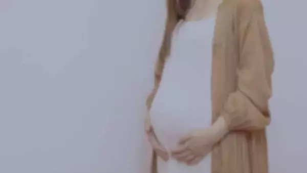 「妊娠中、遠距離恋愛の彼氏に会うため乗った特急列車。私のお腹を見て隣席の女性客が」（秋田県・40代女性）