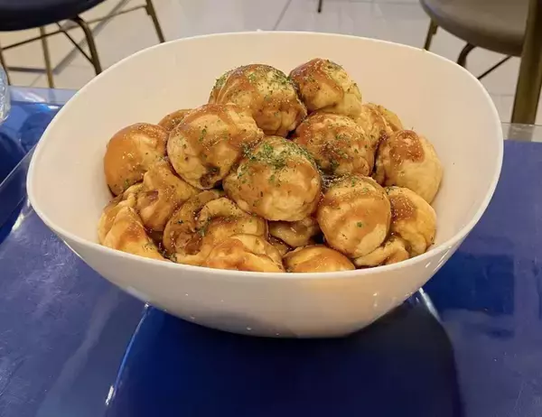 〝さすが大阪〟なビジホの朝食バイキングにSNS驚嘆　「これは熱い！」「大阪行った時に絶対泊まる」