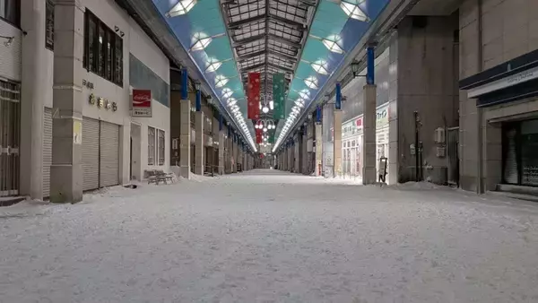 「おそるべし、北海道」　吹雪のアーケード商店街の〝摩訶不思議な現象〟に1万人驚がく