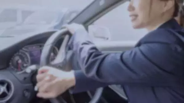 「「見知らぬ車の女性に声をかけられて」　ひとりで出かけた中学生息子からかかってきた電話（神奈川県・50代女性）」の画像