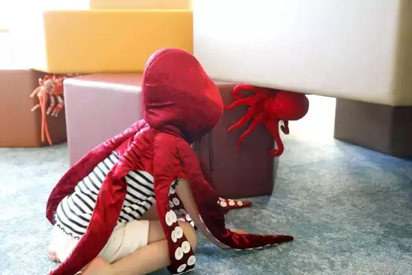 「かわいい我が子がヒラメに変身！？　「アクアマリンふくしま」の生まれ変わった子供コーナーがめっちゃイイ」の画像