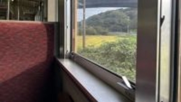 「眠る赤ちゃんと、電車に興奮の3歳児。2人の子を連れて電車に乗った私に、若い女性が話しかけてきて...」（福島県・30代女性）