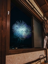 「なんて美しい思い出」「めっちゃエモい！」　〝夏の匂い〟が凝縮された花火写真が3.1万人の胸掴む