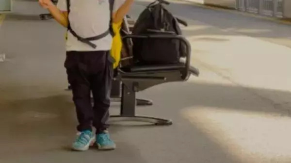 「新幹線乗り場から急に走り出した兄弟　エスカレーターを下り、反対ホームの私をめがけてやって来る（青森県・50代男性）」の画像