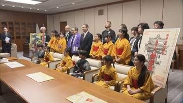 石川・小松市｢お旅まつり｣の子供役者　曳山子供歌舞伎の魅力を知事にアピール