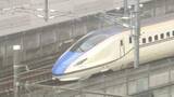 「7年ぶりの運行　東北への直通新幹線 金沢駅を出発　ツアー客 観光名所巡る旅へ」の画像1