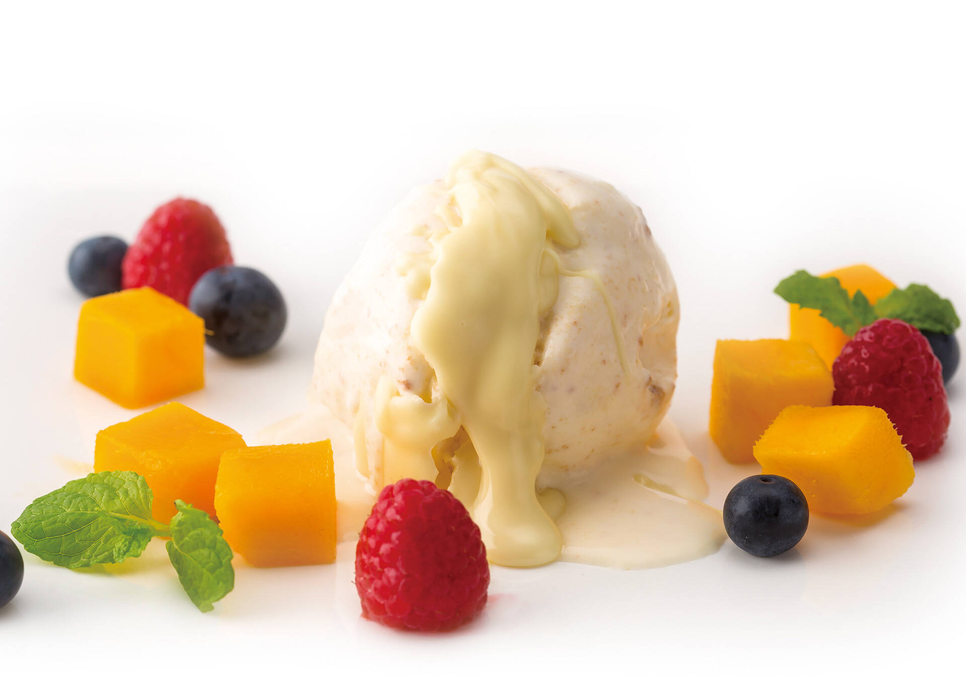 「フォンダンチーズアイス」冷たいアイスに熱々のチーズソースをたっぷり！